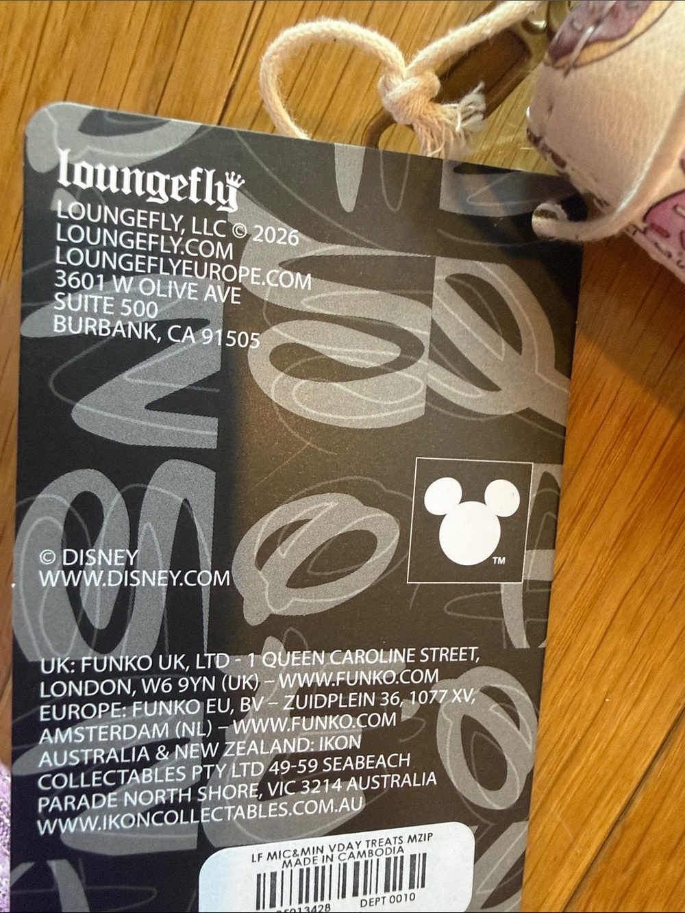 NWT Loungefly Mickey & Minnie Vday Treats Zip Wallet - Picture 2 of 5
